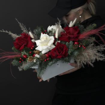 Сумочка с розами и нобилисом