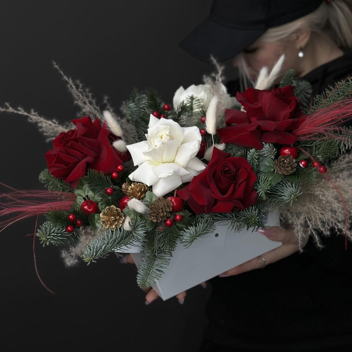 Сумочка с розами и нобилисом