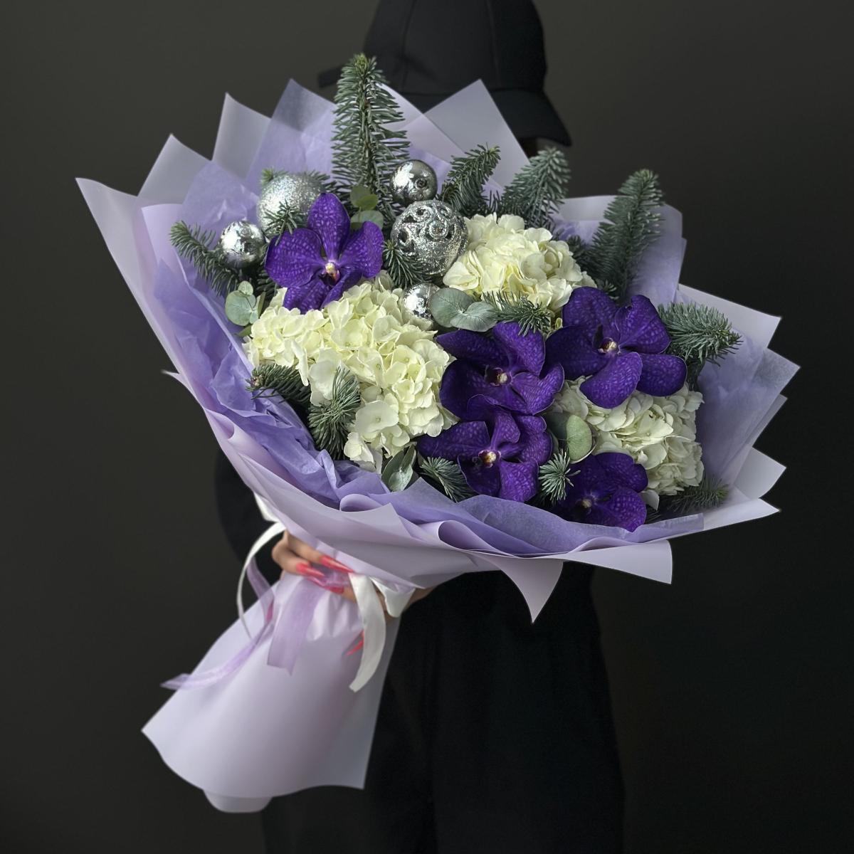 Букет с гортезией, вандой и нобилисом