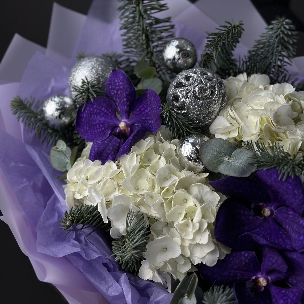 Букет с гортезией, вандой и нобилисом