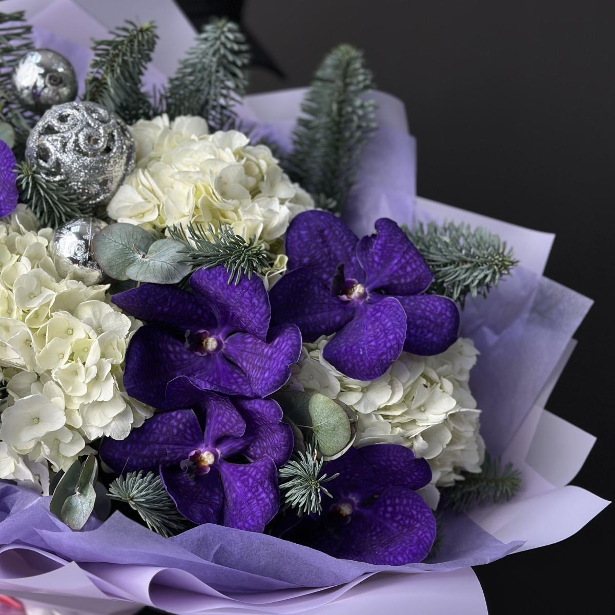 Букет с гортезией, вандой и нобилисом