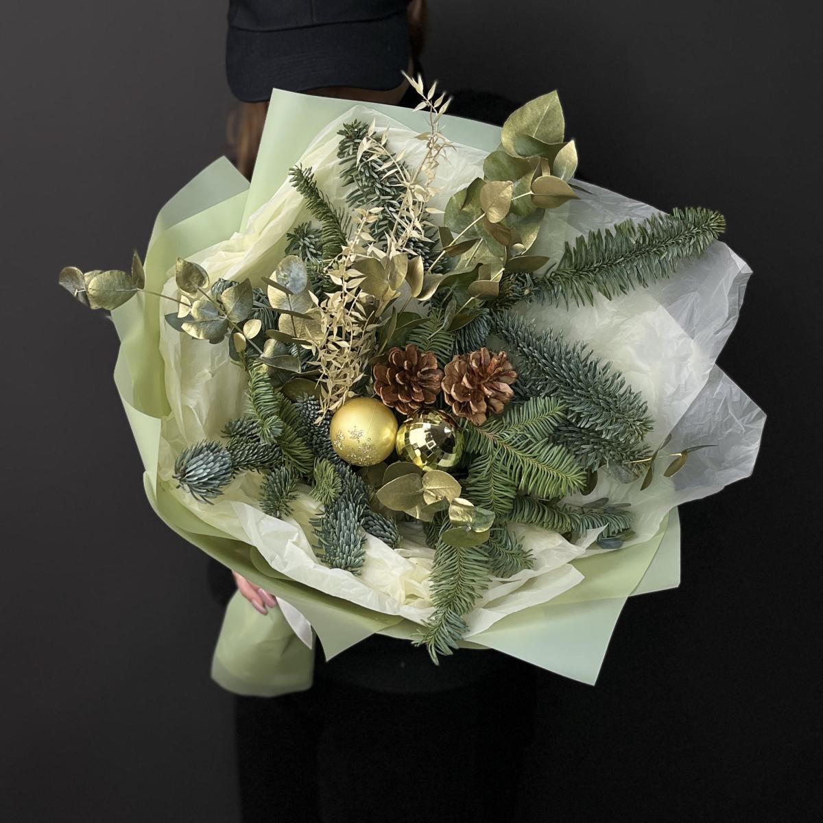 Букет с нобилисом, экалиптом и иглицой