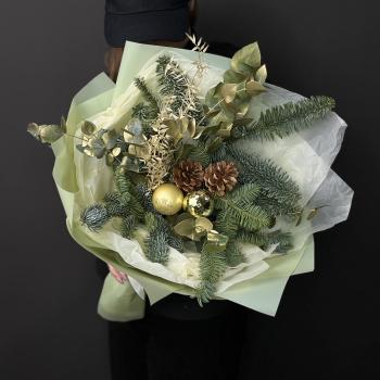 Букет с нобилисом, экалиптом и иглицой