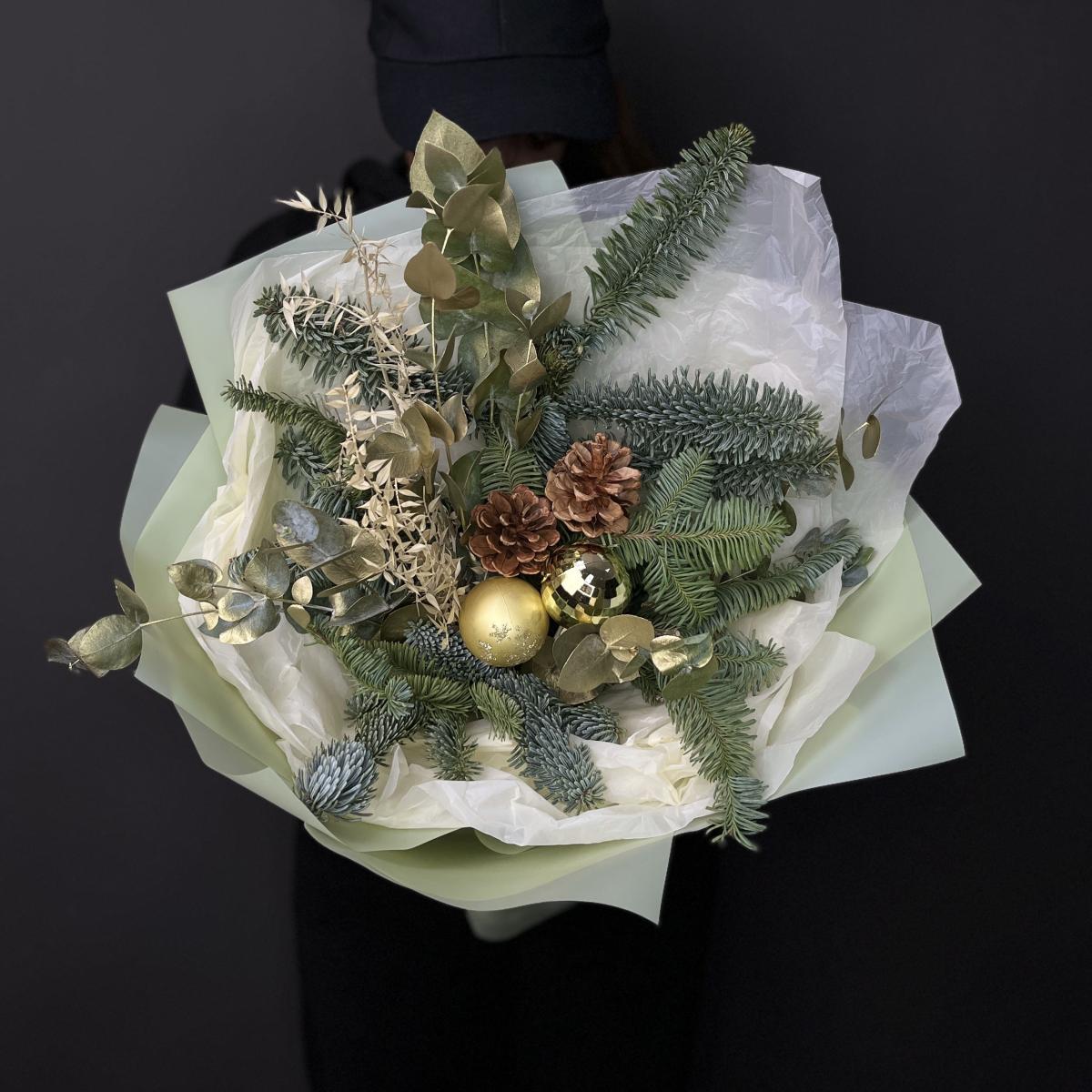 Букет с нобилисом, экалиптом и иглицой