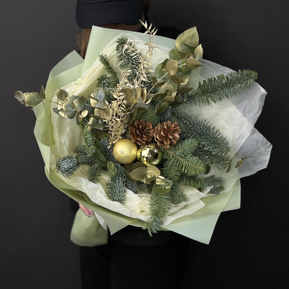 Букет с нобилисом, экалиптом и иглицой