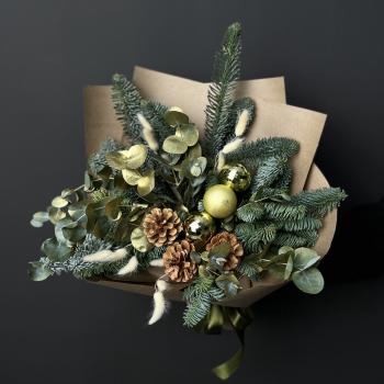 Букет с нобилисом, экалиптом и лагурусом