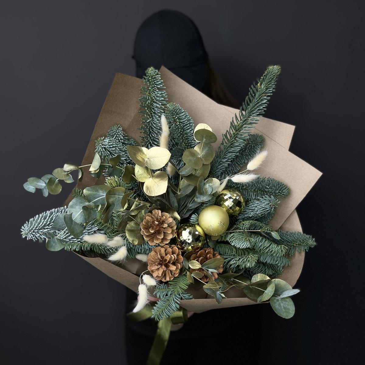 Букет с нобилисом, экалиптом и лагурусом