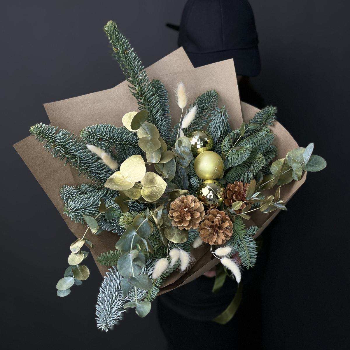 Букет с нобилисом, экалиптом и лагурусом