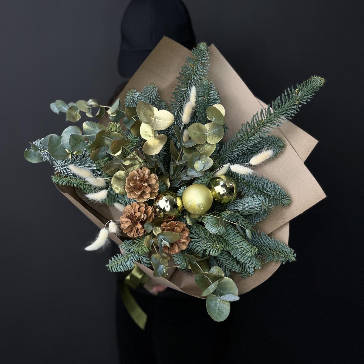 Букет с нобилисом, экалиптом и лагурусом