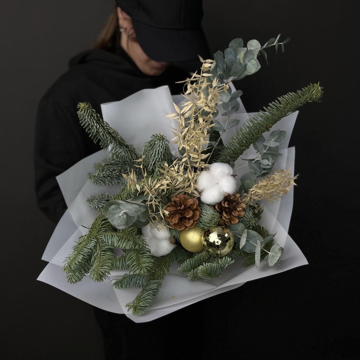 Букет с нобилисом, иглицой и хлопком