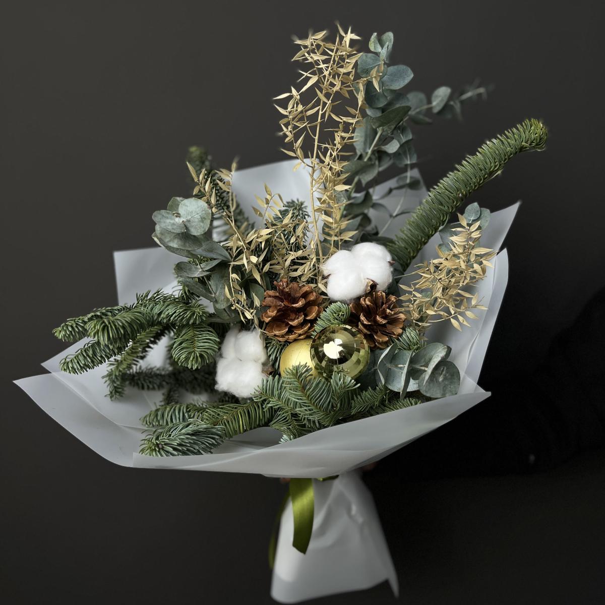 Букет с нобилисом, иглицой и хлопком