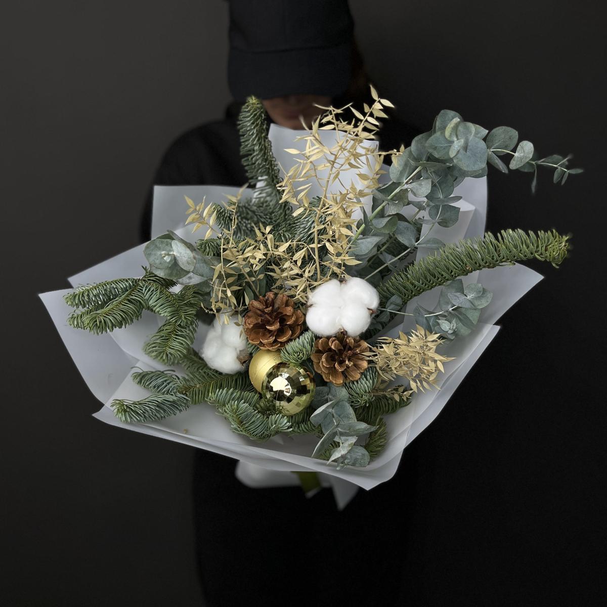 Букет с нобилисом, иглицой и хлопком