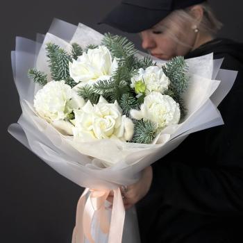 Букет с розами, лизиантусами и нобилисом