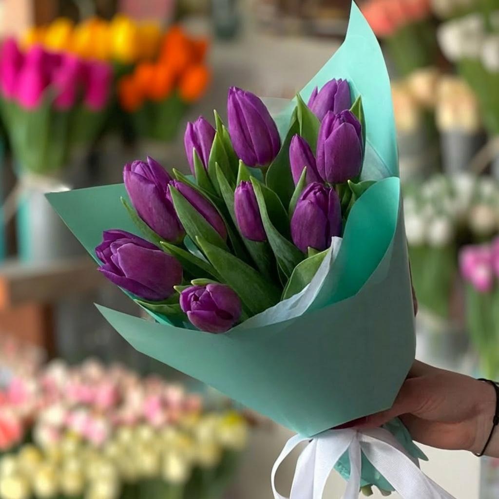 11 фиолетовых тюльпанов