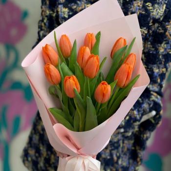11 оранжевых тюльпанов