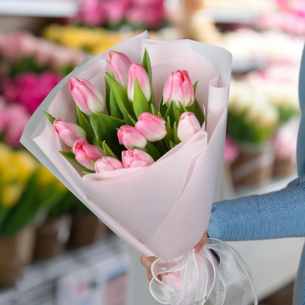 11 розовых тюльпанов