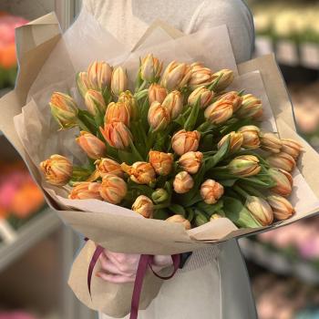45 оранжевых тюльпанов