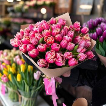 45 розовых тюльпанов