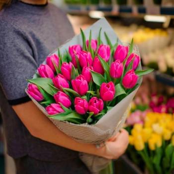 27 розовых тюльпанов