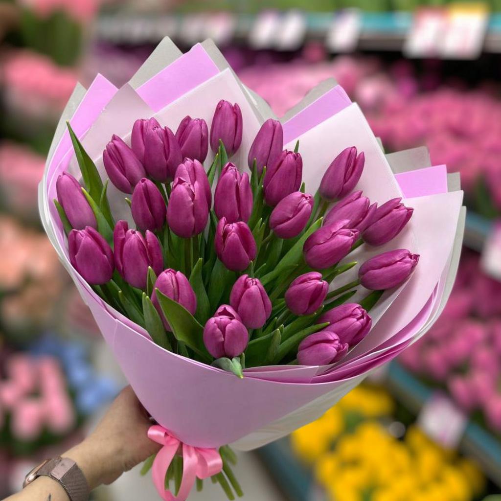 27 фиолетовых тюльпанов