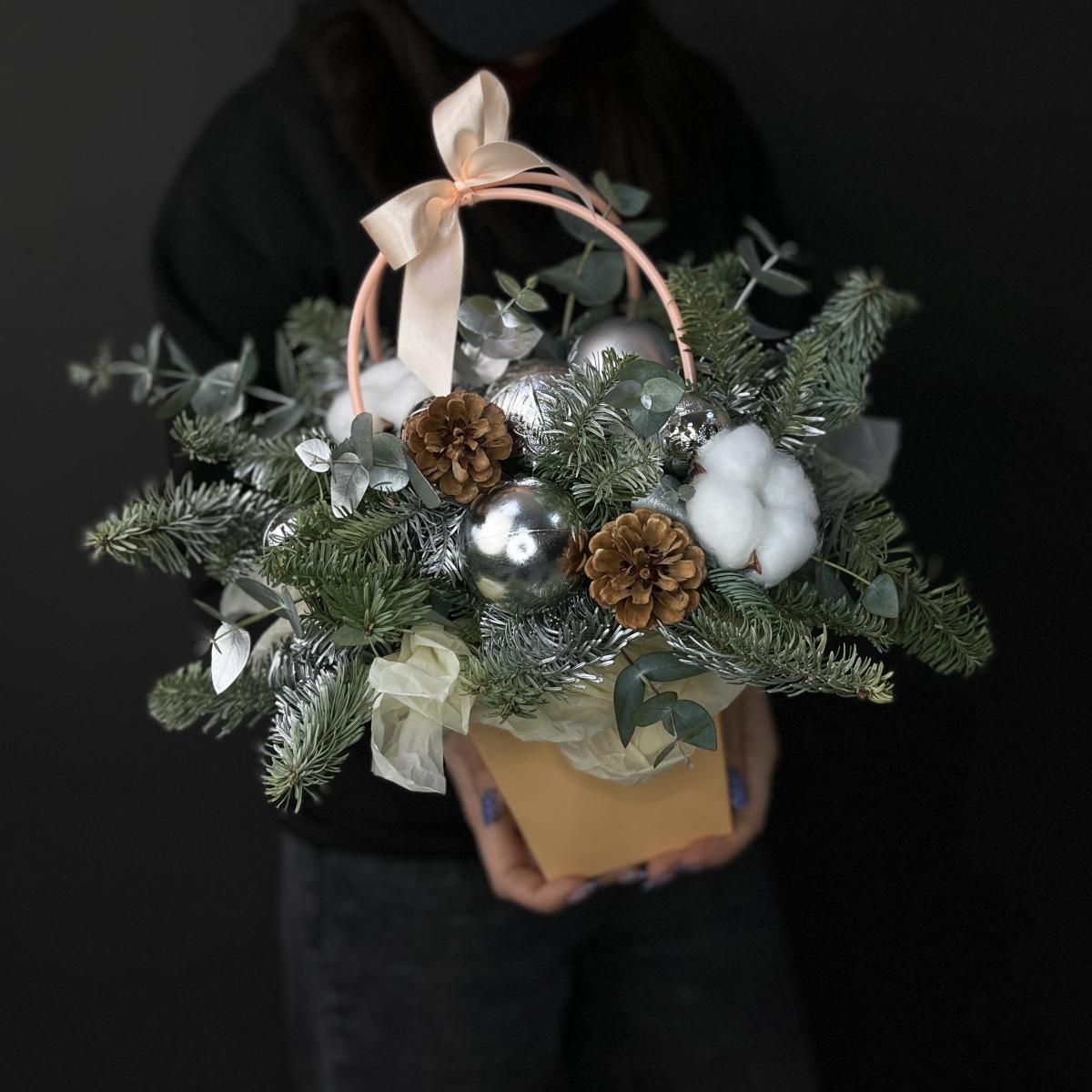 Сумочка с нобилисом, эвкалиптом и сухоцветами