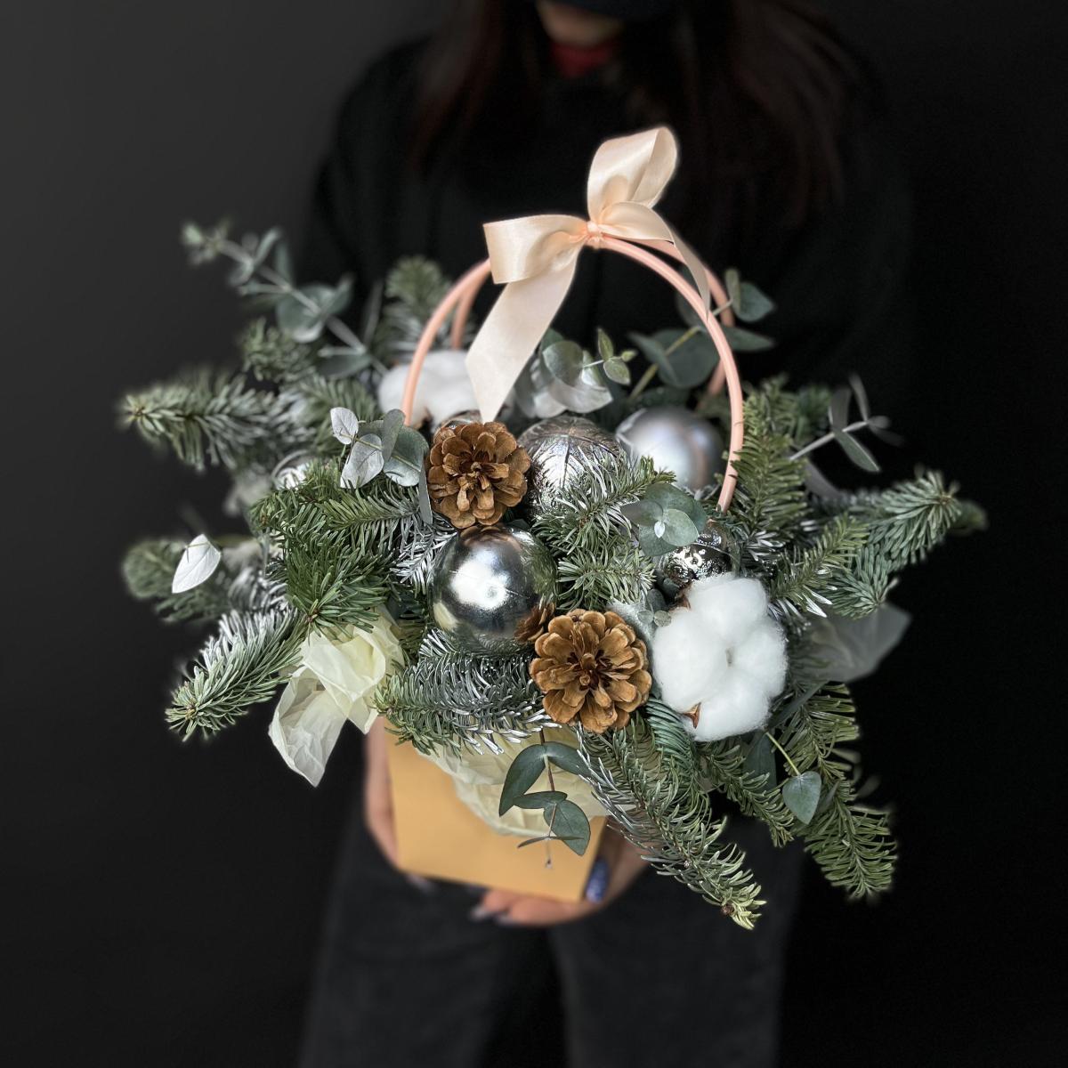 Сумочка с нобилисом, эвкалиптом и сухоцветами