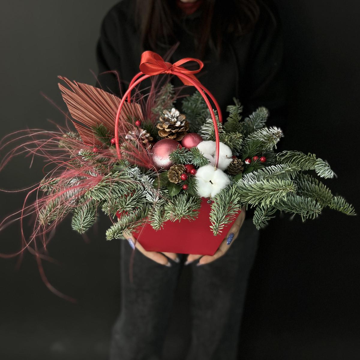 Сумочка с нобилисом, сухоцветами и украшениями