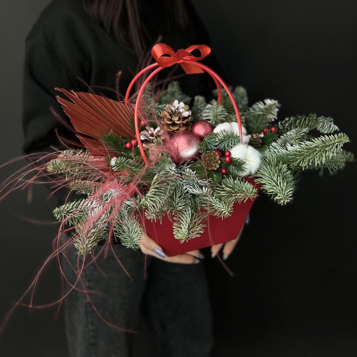 Сумочка с нобилисом, сухоцветами и украшениями