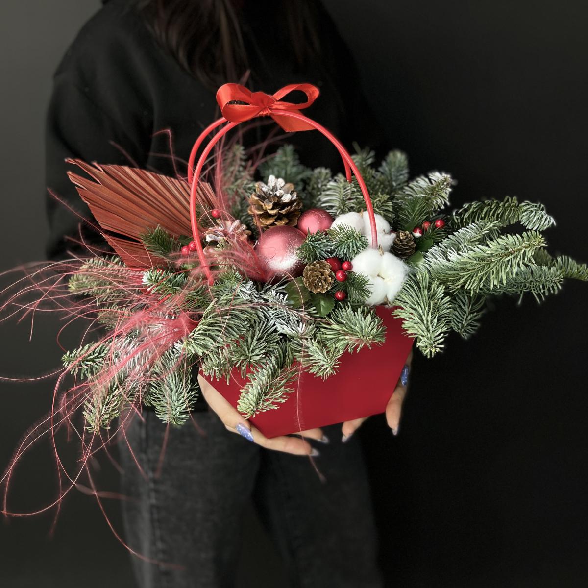 Сумочка с нобилисом, сухоцветами и украшениями