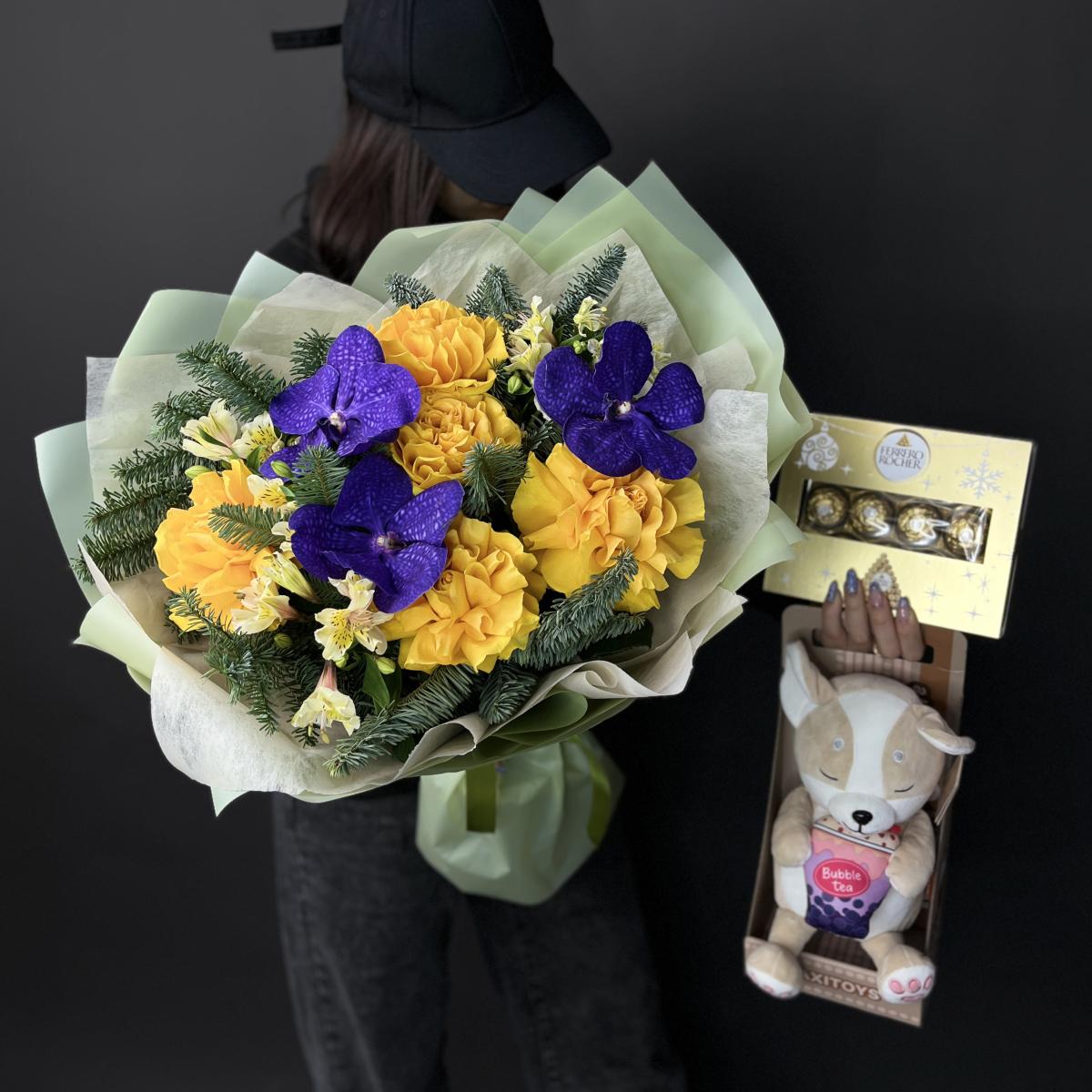 Новогодний набор букет, конфеты и мягкая игрушка