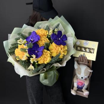 Новогодний набор букет, конфеты и мягкая игрушка