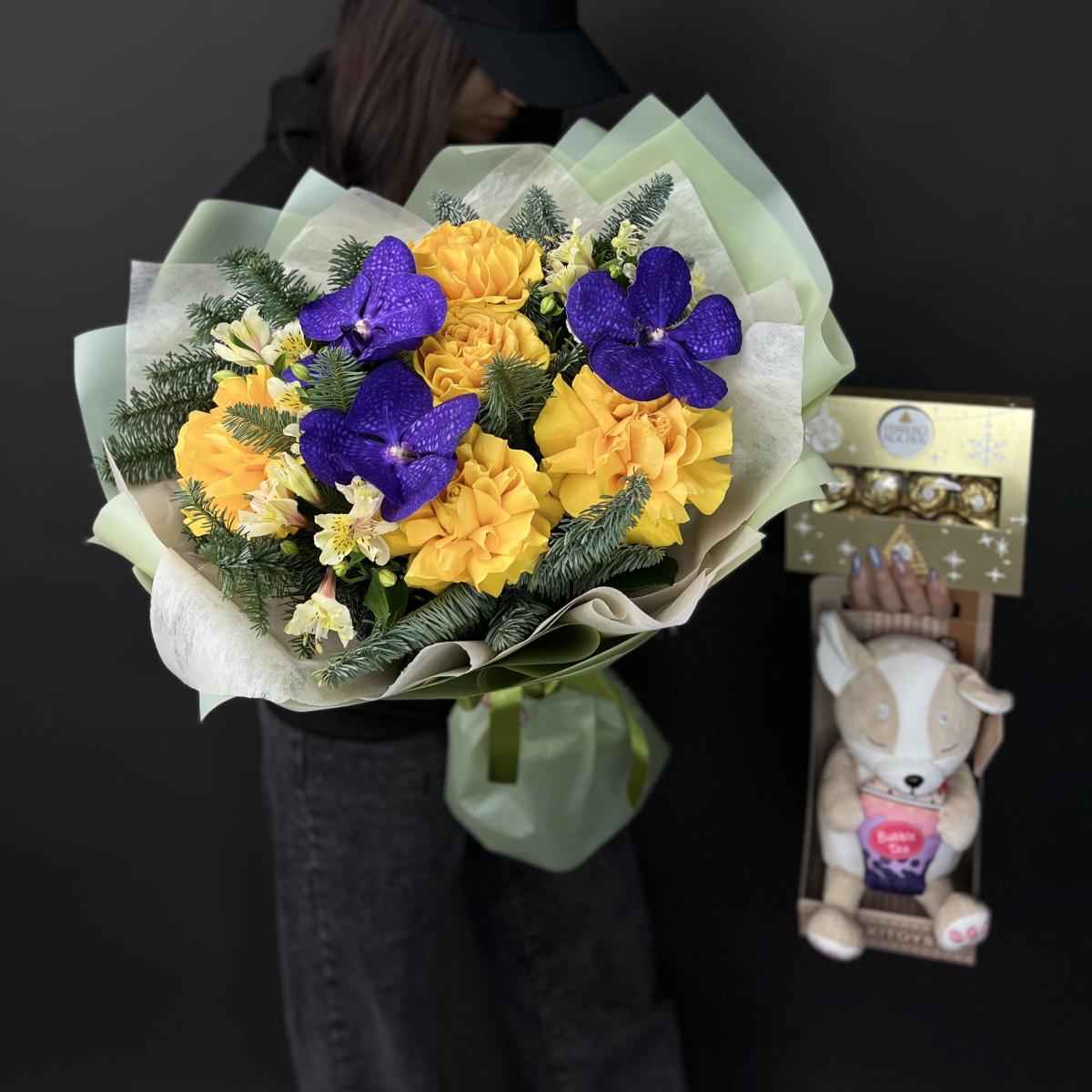 Новогодний набор букет, конфеты и мягкая игрушка