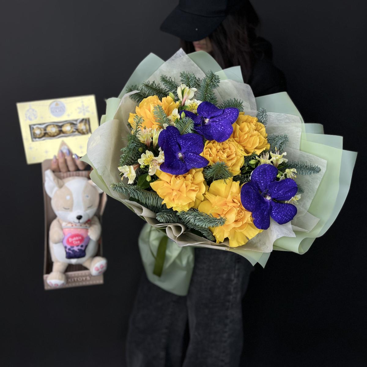 Новогодний набор букет, конфеты и мягкая игрушка