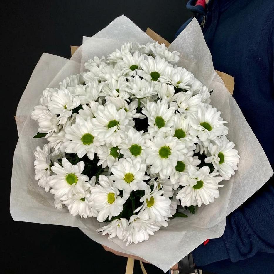 9 белых хризантем
