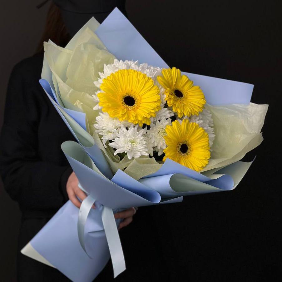Букет с герберами с хризантемами