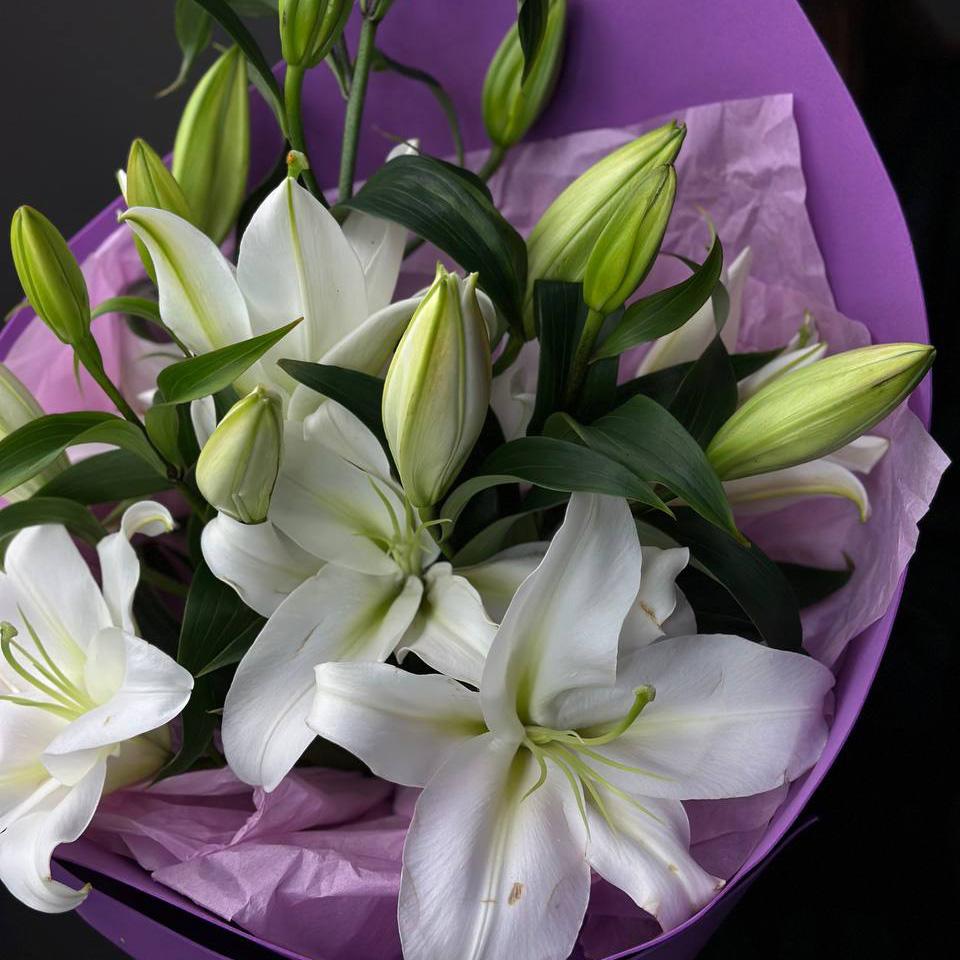 3 белые лилии в фоамиране