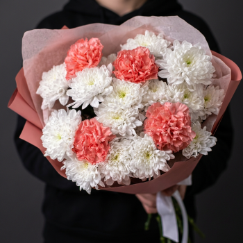 Кустовые хризантемы с гвоздиками