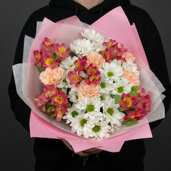 Хризантемы с гвоздиками и альстромериями