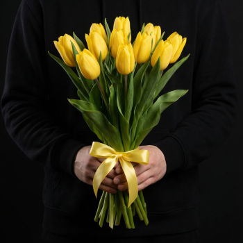 7 жёлтых тюльпанов под ленту