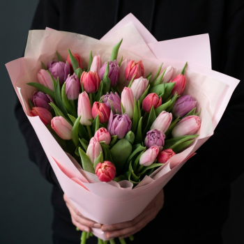 29 разноцветных тюльпанов
