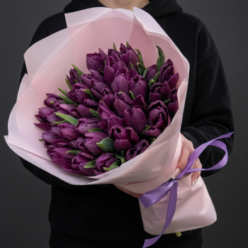 35 сиреневых тюльпанов