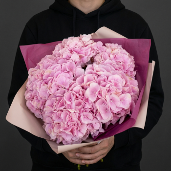 Букет розовых гортензий