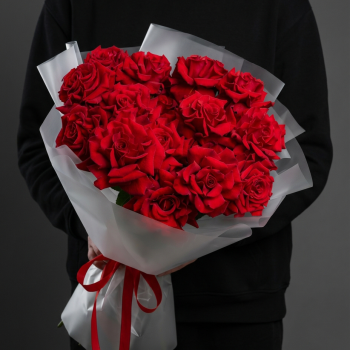 19 красных французских роз