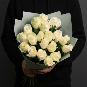 Букет из 19 белых роз