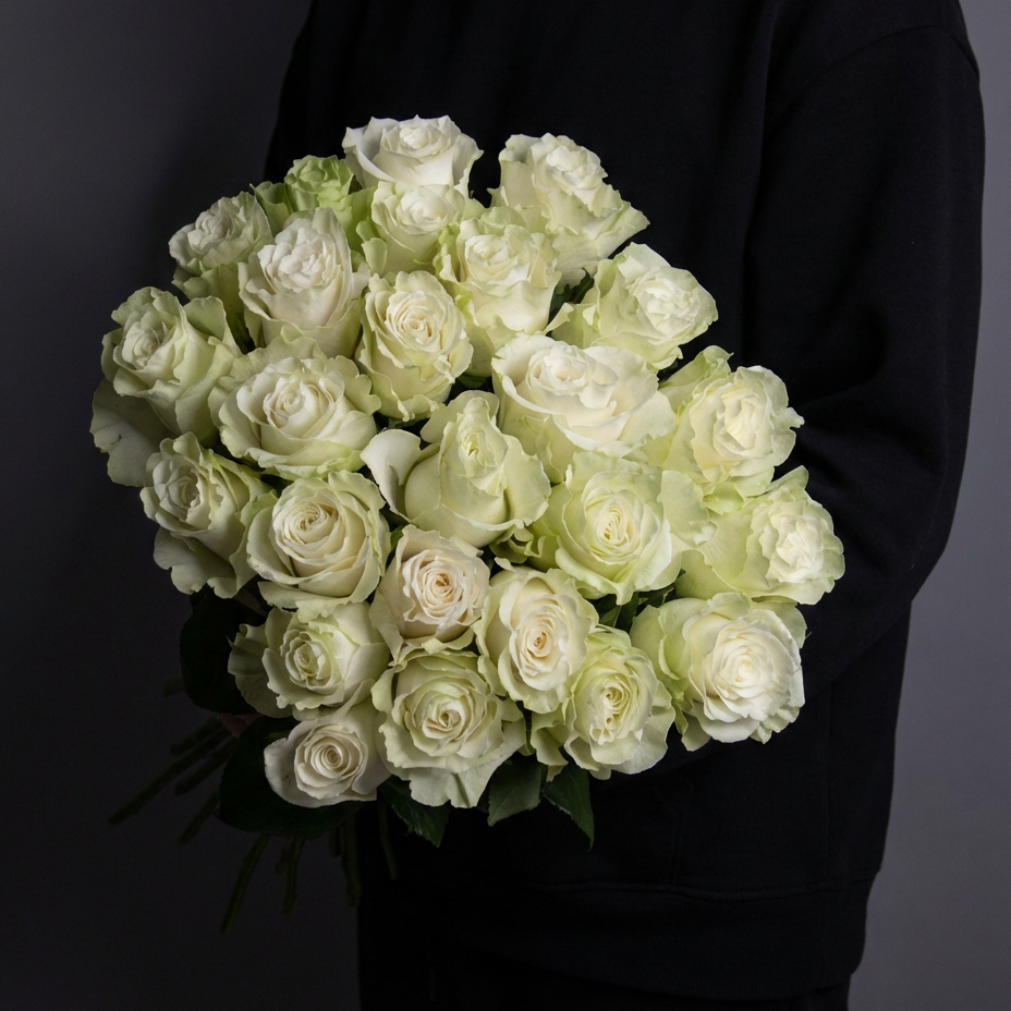 Букет из 25 белых роз под ленту