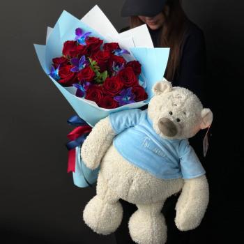 Букет из красных роз и орхидей с мягкой игрушкой