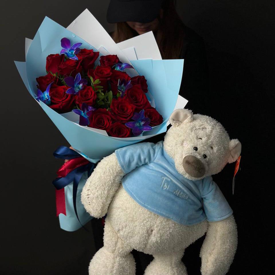 Букет из красных роз и орхидей с мягкой игрушкой