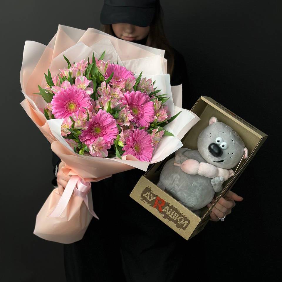 Букет из альстромерий и гербер с мягкой игрушкой