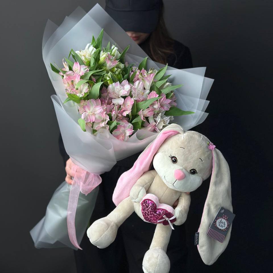 Букет из 15 альстромерий с мягкой игрушкой