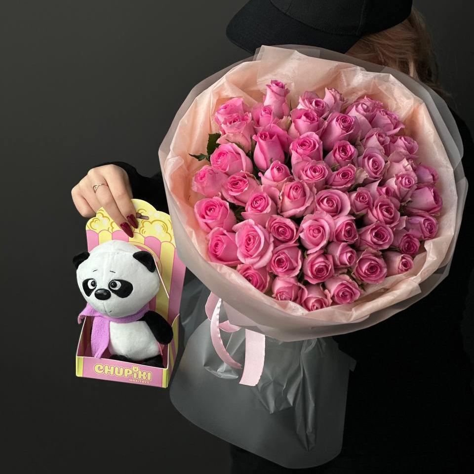 51 розовая роза с мягкой игрушкой